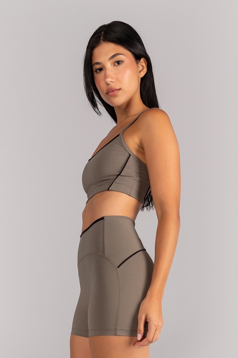 K4682-B_Top_com_Vivo_e_Vies_Contrastante_Oliva__Preto__Ref:_K4682-B