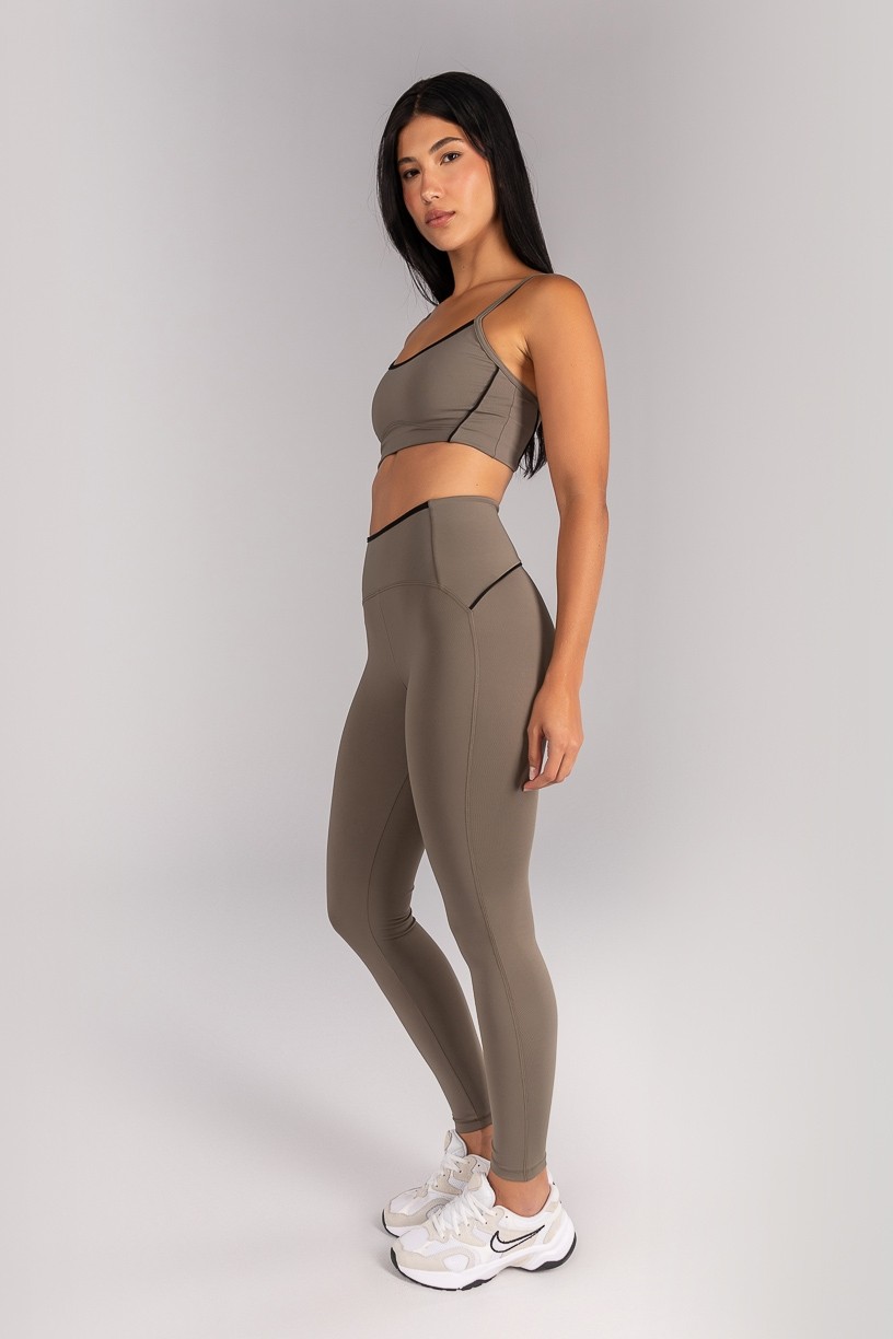 K4683-B_Calca_Legging_com_Vivo_e_Vies_Contrastante_Oliva__Preto__Ref:_K4683-B