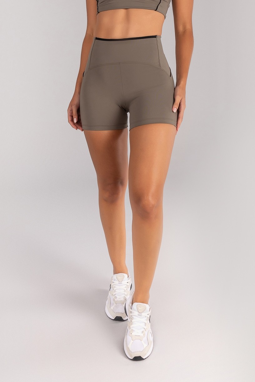K4684-B_Short_com_Vivo_e_Vies_Contrastante_Oliva__Preto__Ref:_K4684-B