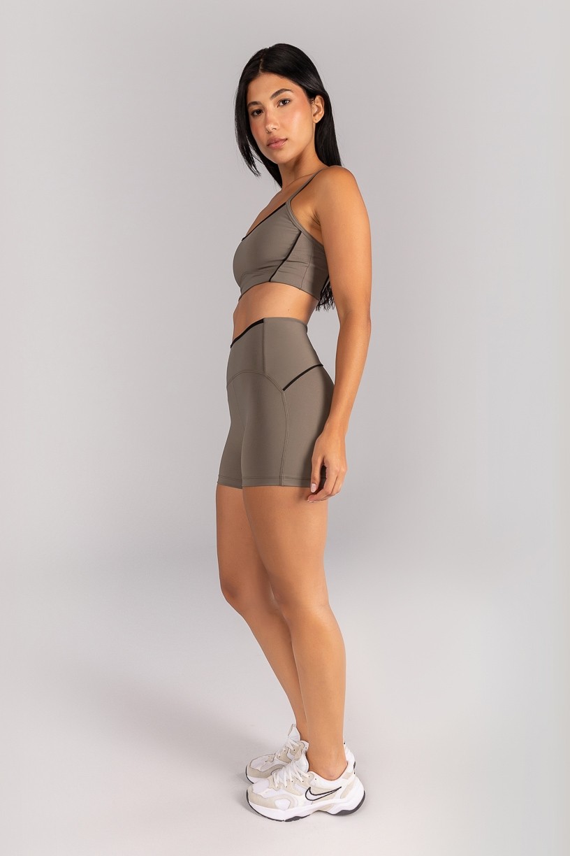 K4684-B_Short_com_Vivo_e_Vies_Contrastante_Oliva__Preto__Ref:_K4684-B