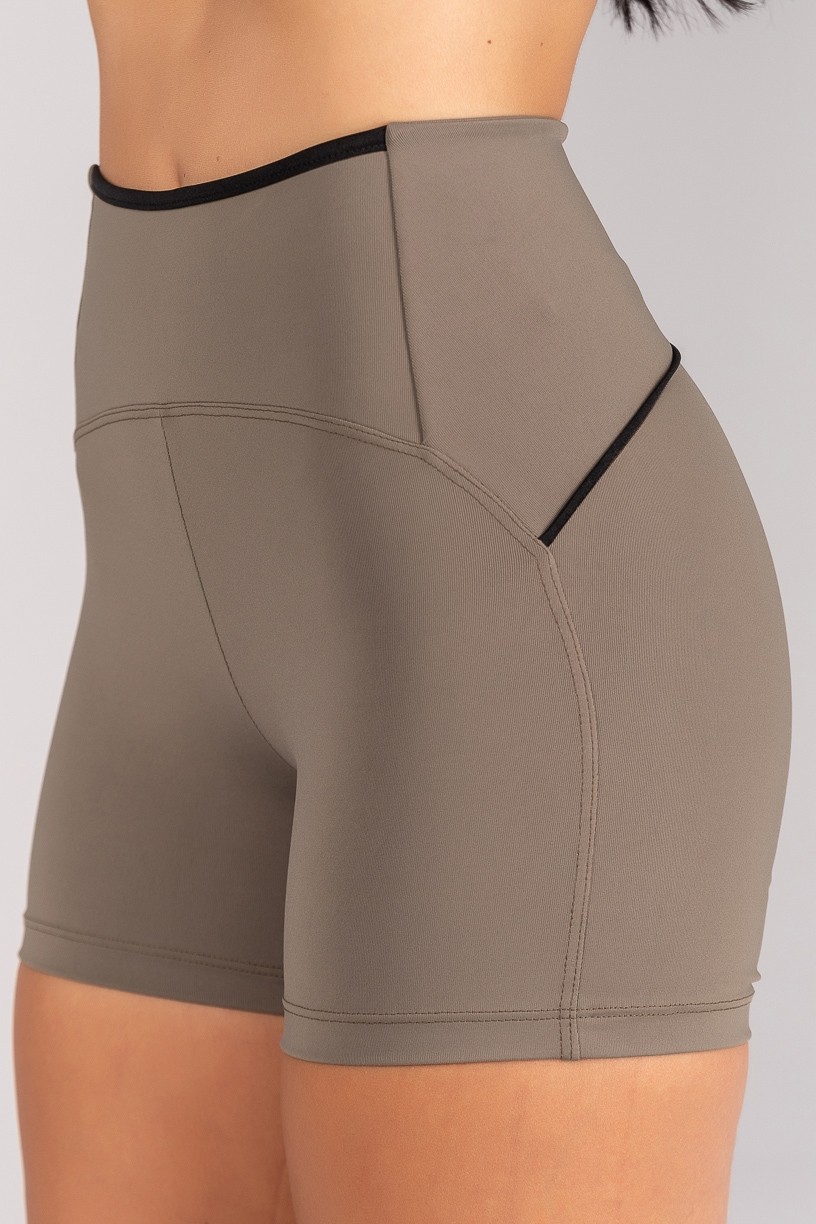 K4684-B_Short_com_Vivo_e_Vies_Contrastante_Oliva__Preto__Ref:_K4684-B