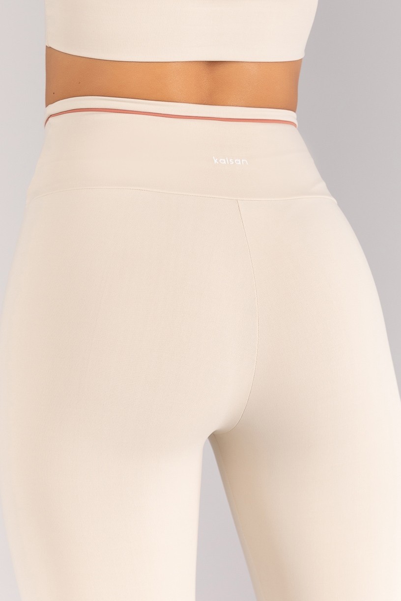 K4686-A_Calca_Legging_com_Cos_Transpassado_e_Vivo_Contrastante_Off-White__Telha__Ref:_K4686-A