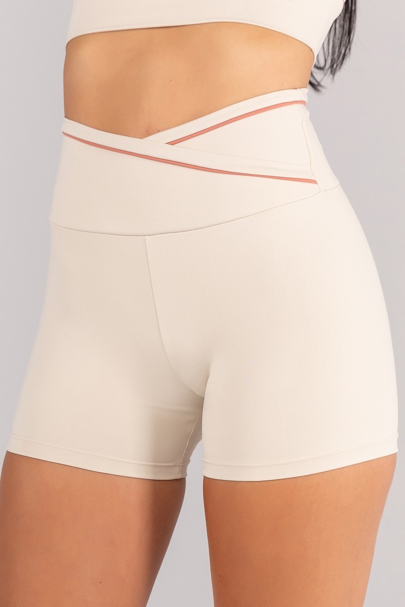K4687-A_Short_com_Cos_Transpassado_e_Vivo_Contrastante_Bege__Telha__Ref:_K4687-A