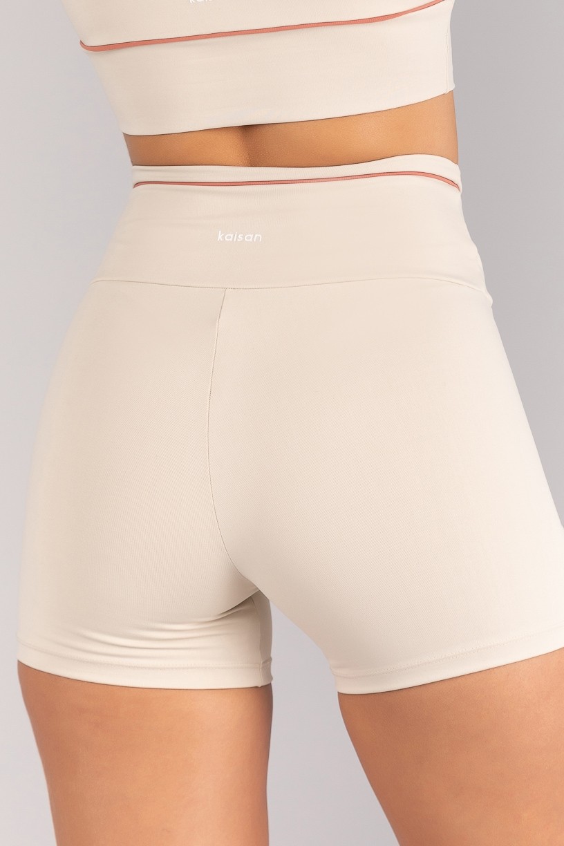 K4687-A_Short_com_Cos_Transpassado_e_Vivo_Contrastante_Bege__Telha__Ref:_K4687-A
