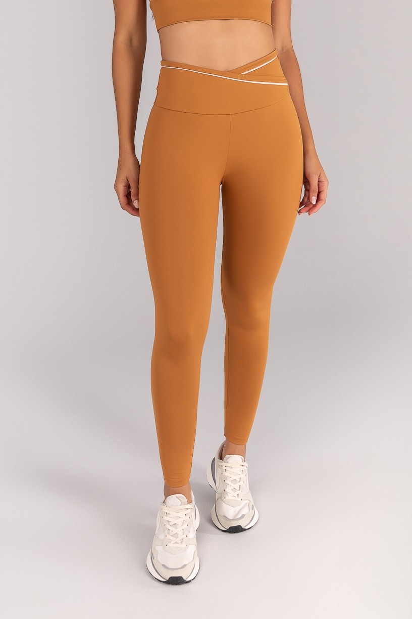 K4686-B_Calca_Legging_com_Cos_Transpassado_e_Vivo_Contrastante_Amendoa__Off-White__Ref:_K4686-B