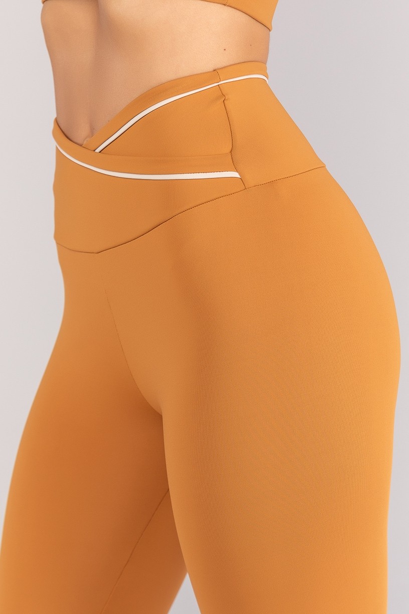 K4686-B_Calca_Legging_com_Cos_Transpassado_e_Vivo_Contrastante_Amendoa__Off-White__Ref:_K4686-B