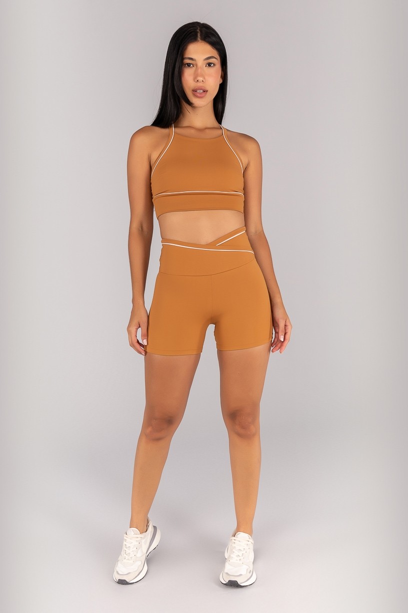 K4687-B_Short_com_Cos_Transpassado_e_Vivo_Contrastante_Amendoa__Off-White__Ref:_K4687-B