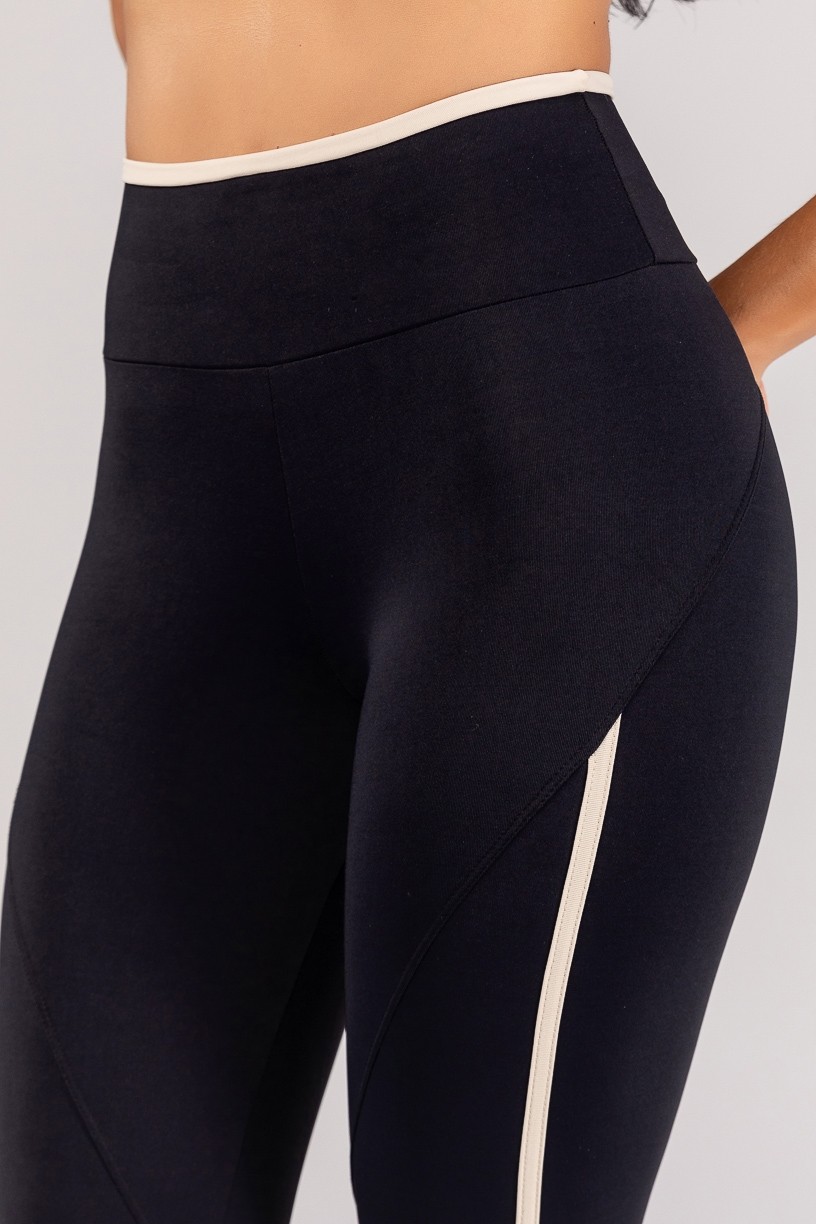 K4694-A_Calca_Legging_com_Chapado_e_Vira_Preto__Off-White__Ref:_K4694-A