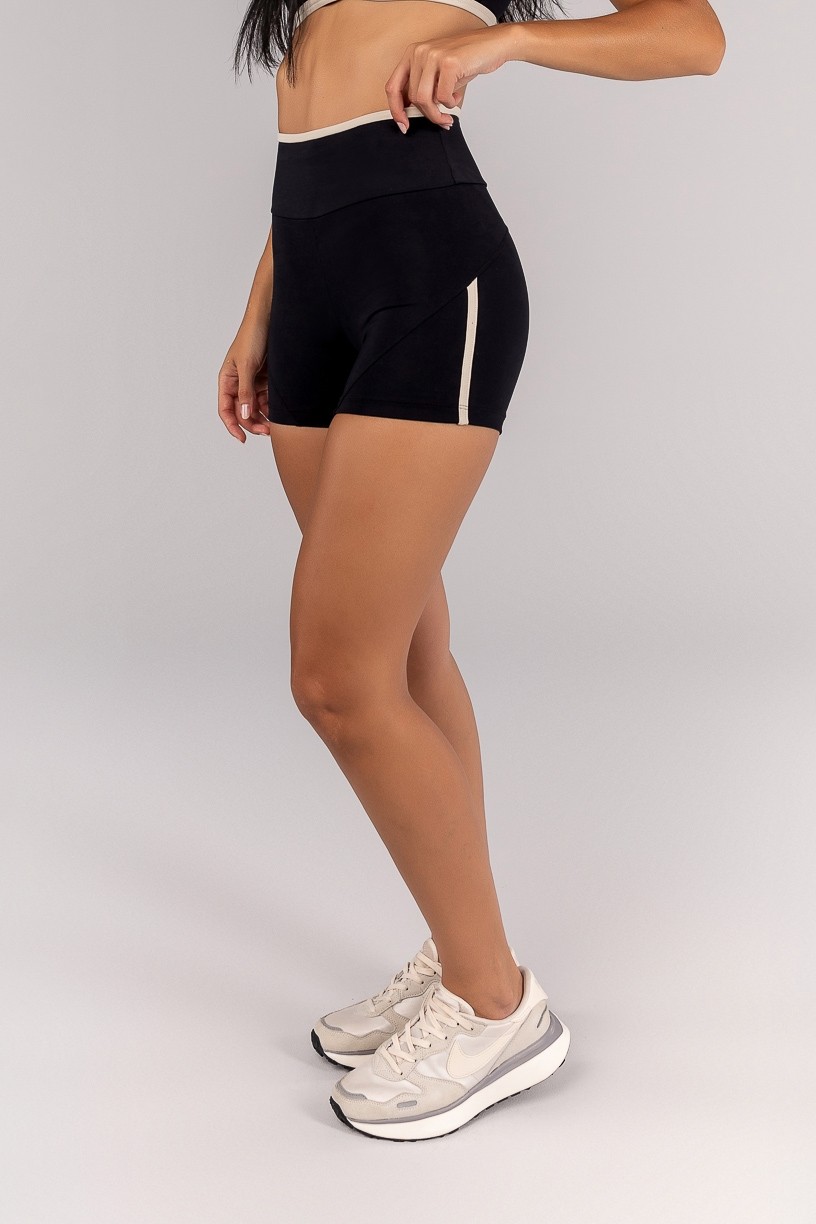 K4695-A_Short_com_Chapado_e_Vira_Preto__Off-White__Ref:_K4695-A