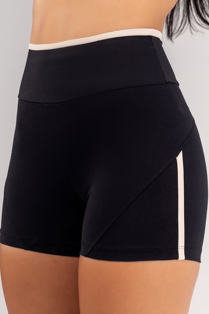K4695-A_Short_com_Chapado_e_Vira_Preto__Off-White__Ref:_K4695-A