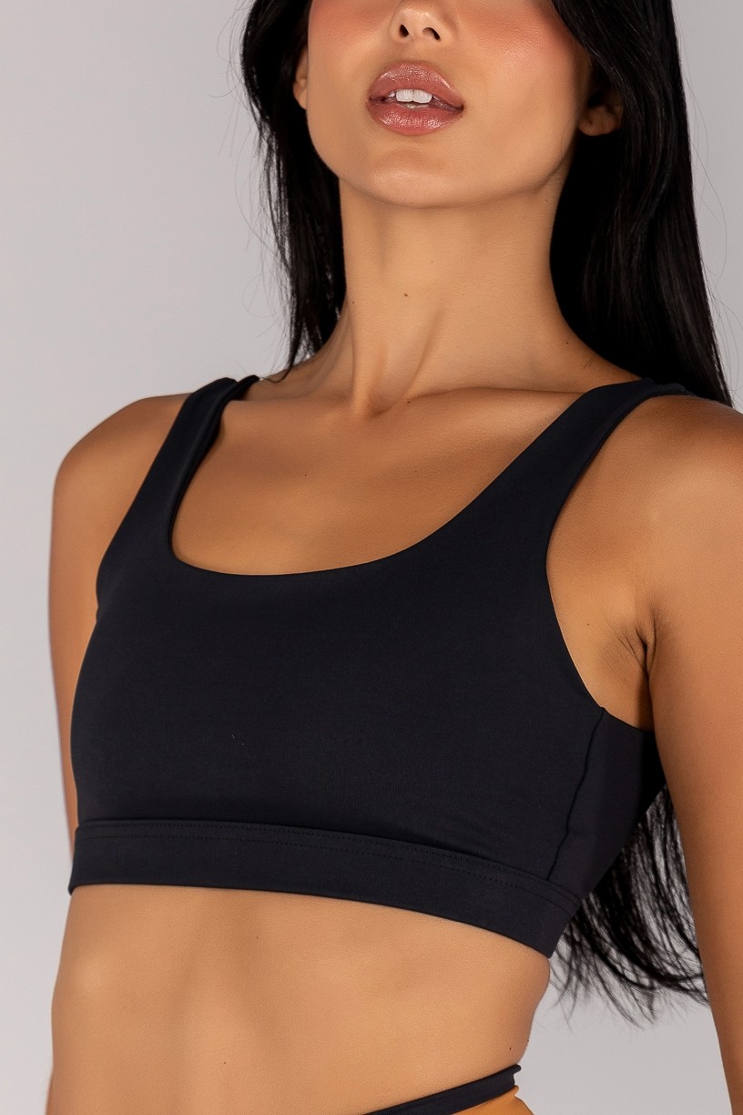 K4696-A_Top_com_Alcas_Largas_e_Costas_Abertas_Preto__Ref:_K4696-A