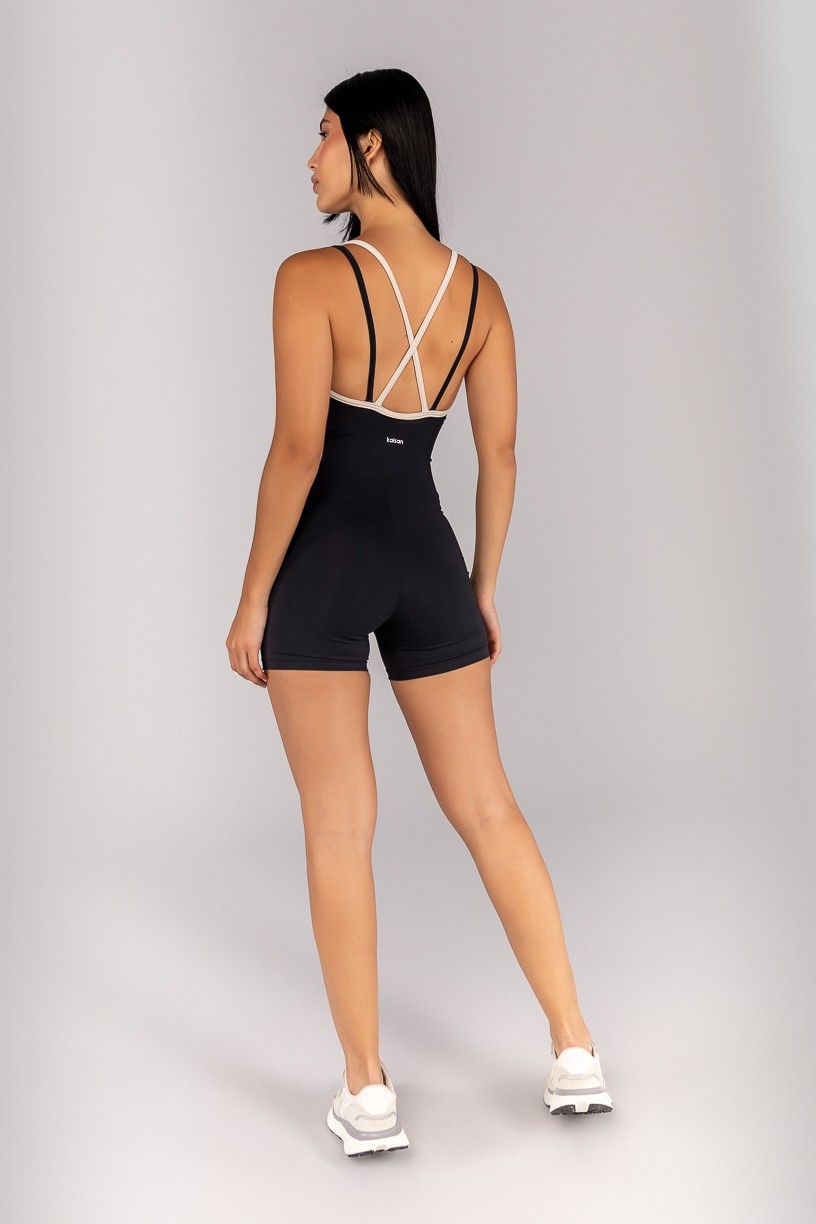 K4700-C_Macaquinho_com_Alcas_Duplas_Contrastantes_Preto__Off-White__Ref:_K4700-C