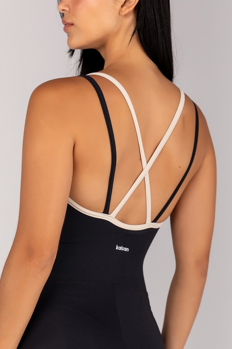 K4700-C_Macaquinho_com_Alcas_Duplas_Contrastantes_Preto__Off-White__Ref:_K4700-C