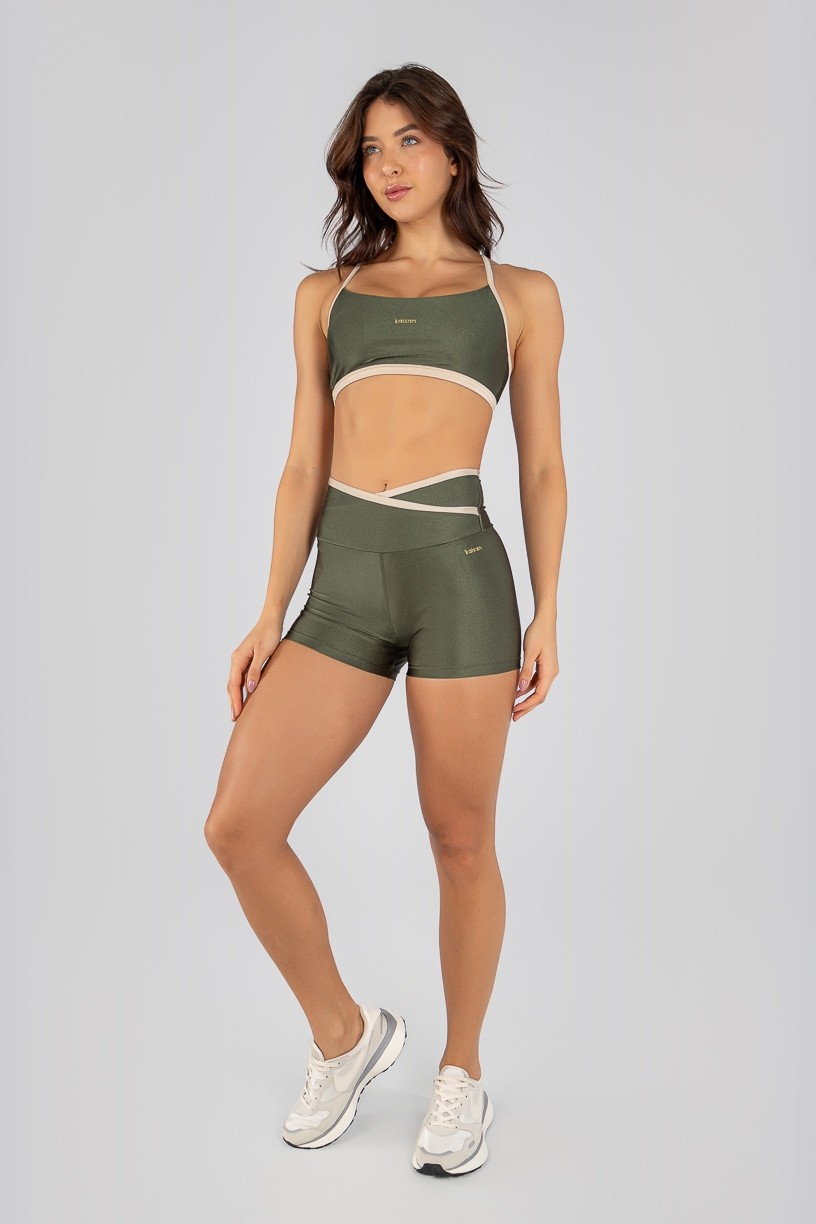 K4330-C_Short_com_Cos_Transpassado_e_Vira_Verde_Militar__Champagne__Ref:_K4330-C