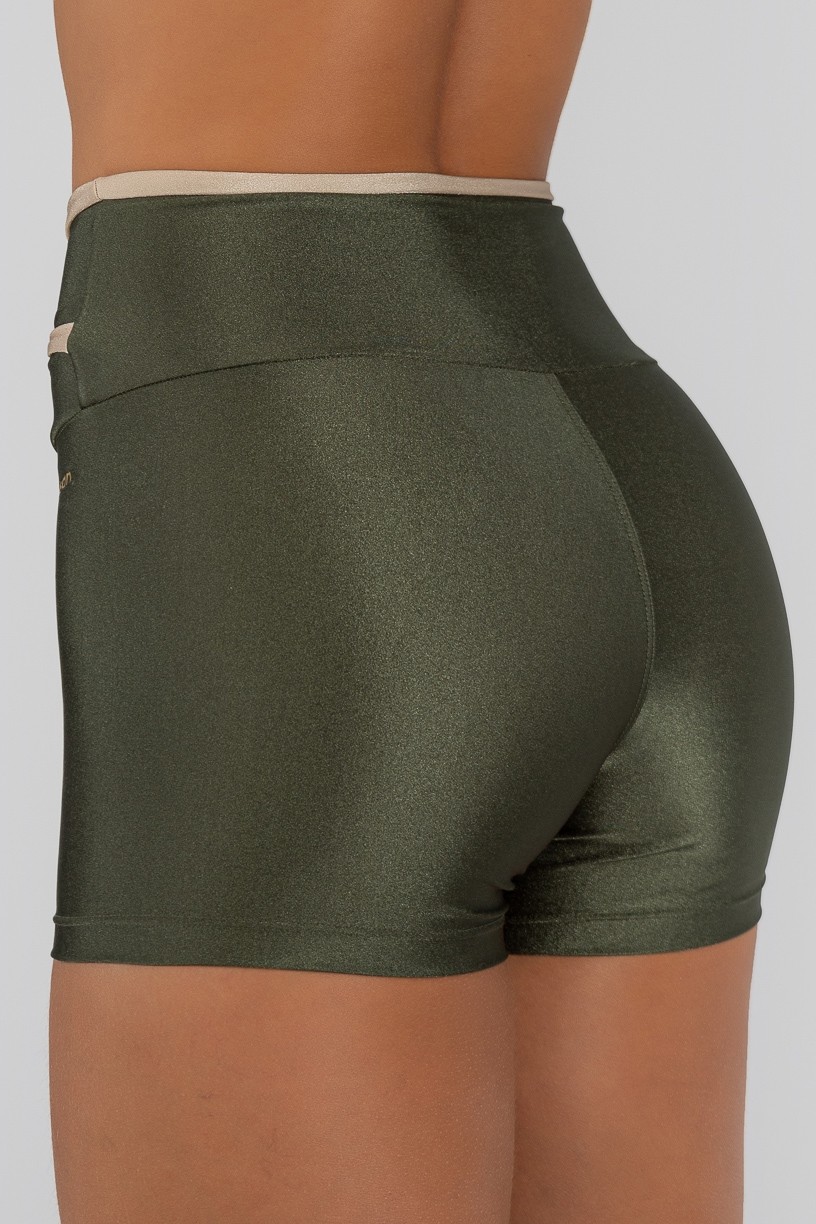 K4330-C_Short_com_Cos_Transpassado_e_Vira_Verde_Militar__Champagne__Ref:_K4330-C