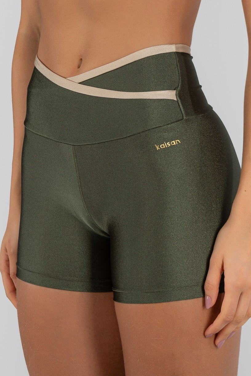 K4330-C_Short_com_Cos_Transpassado_e_Vira_Verde_Militar__Champagne__Ref:_K4330-C
