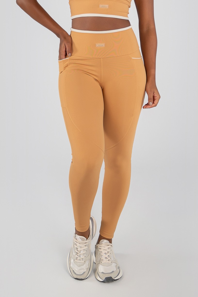 K4705-B_Calca_Legging_com_Bolsos_e_Vivos_Caramelo__Ref:_K4705-B