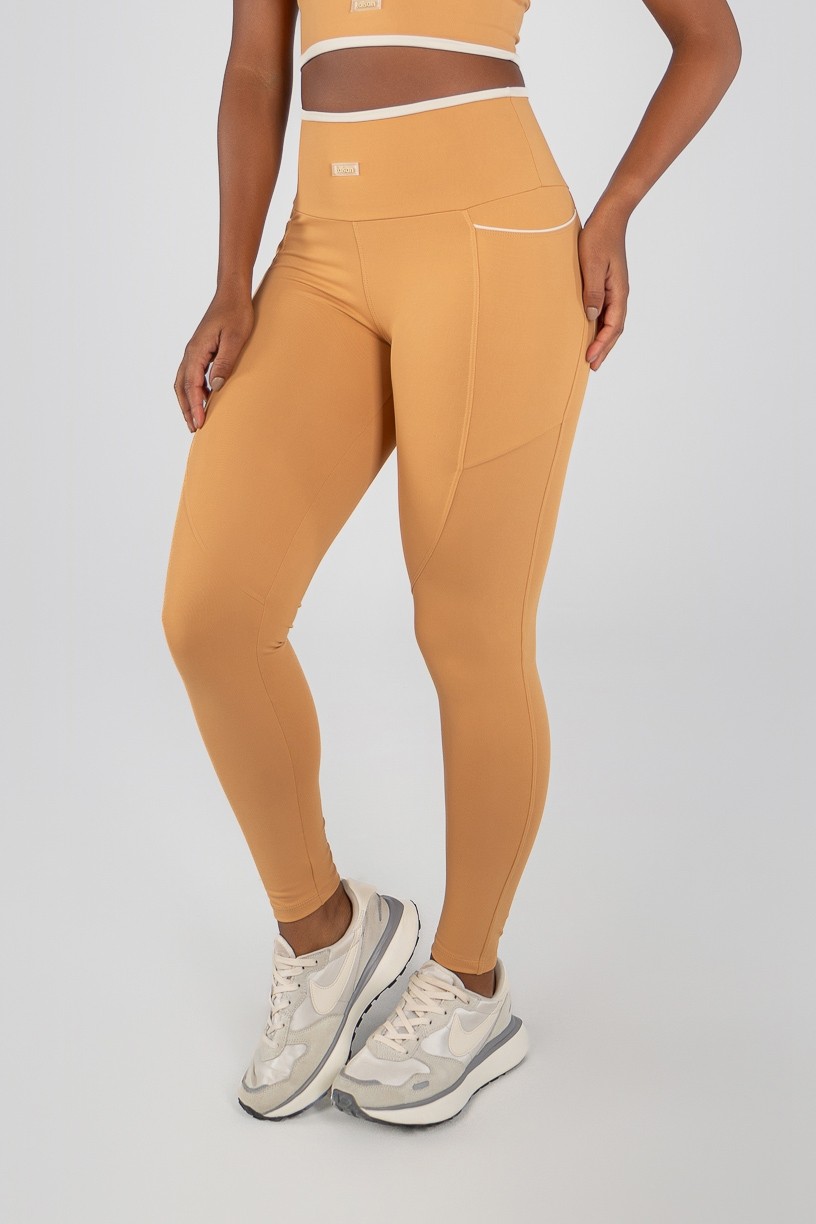 K4705-B_Calca_Legging_com_Bolsos_e_Vivos_Caramelo__Ref:_K4705-B