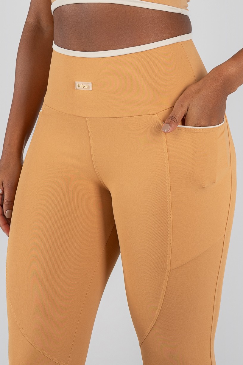 K4705-B_Calca_Legging_com_Bolsos_e_Vivos_Caramelo__Ref:_K4705-B