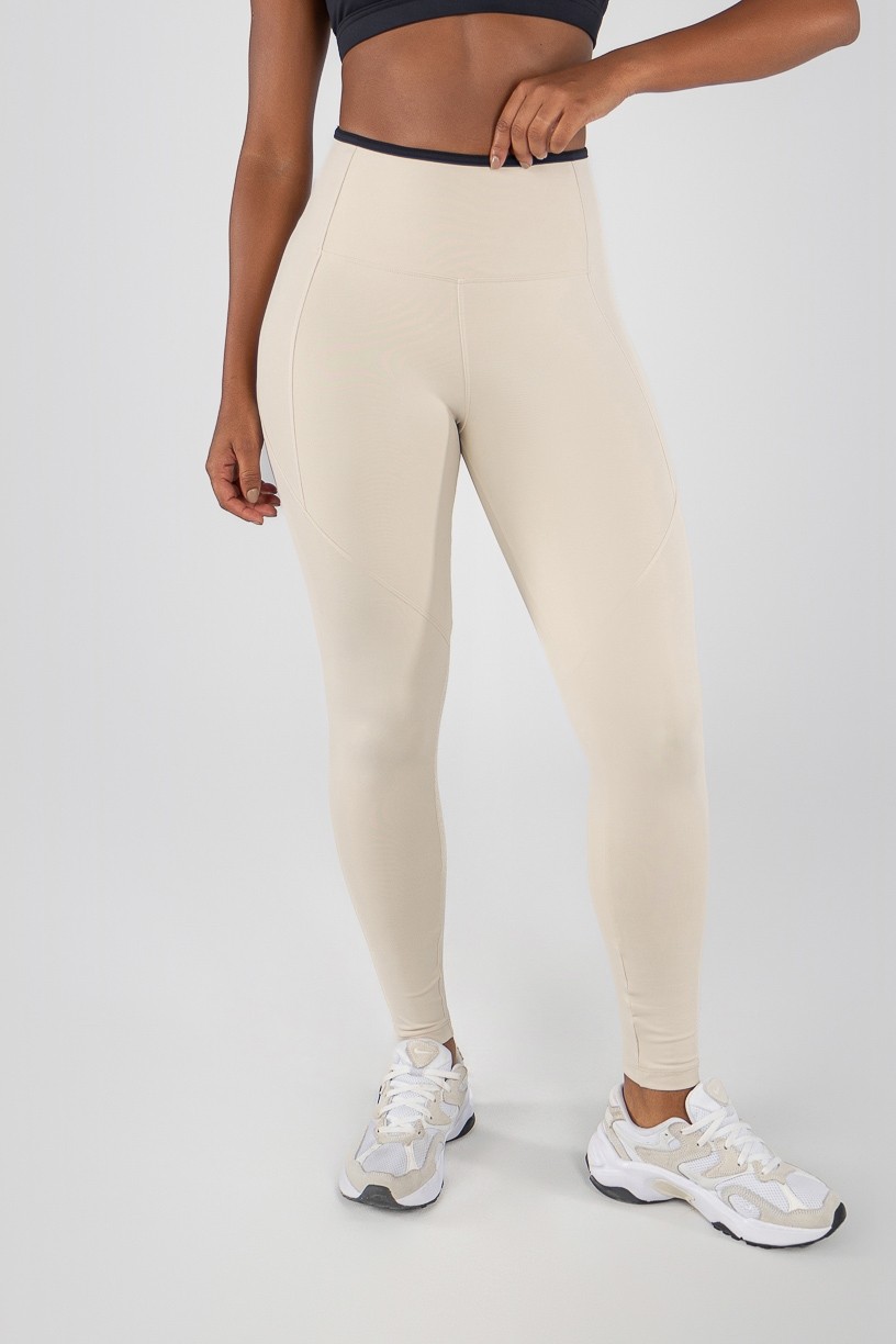 K4813-B_Calca_Legging_com_Bolso_e_Vira_Off-White__Preto__Ref:_K4813-B