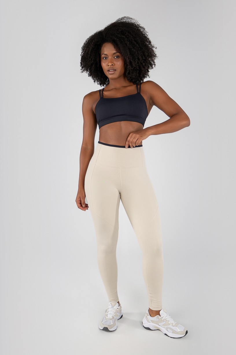K4813-B_Calca_Legging_com_Bolso_e_Vira_Off-White__Preto__Ref:_K4813-B