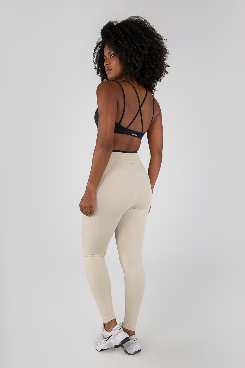 K4813-B_Calca_Legging_com_Bolso_e_Vira_Off-White__Preto__Ref:_K4813-B