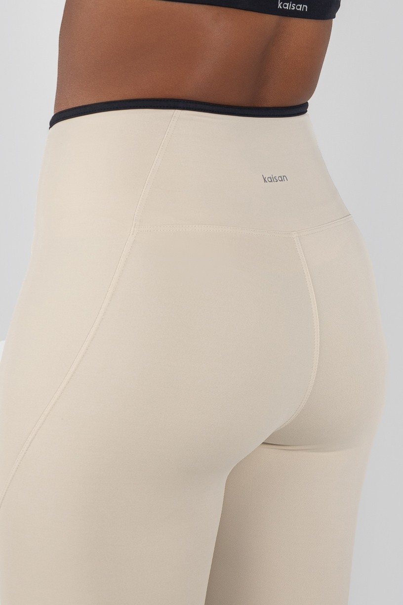 K4813-B_Calca_Legging_com_Bolso_e_Vira_Off-White__Preto__Ref:_K4813-B