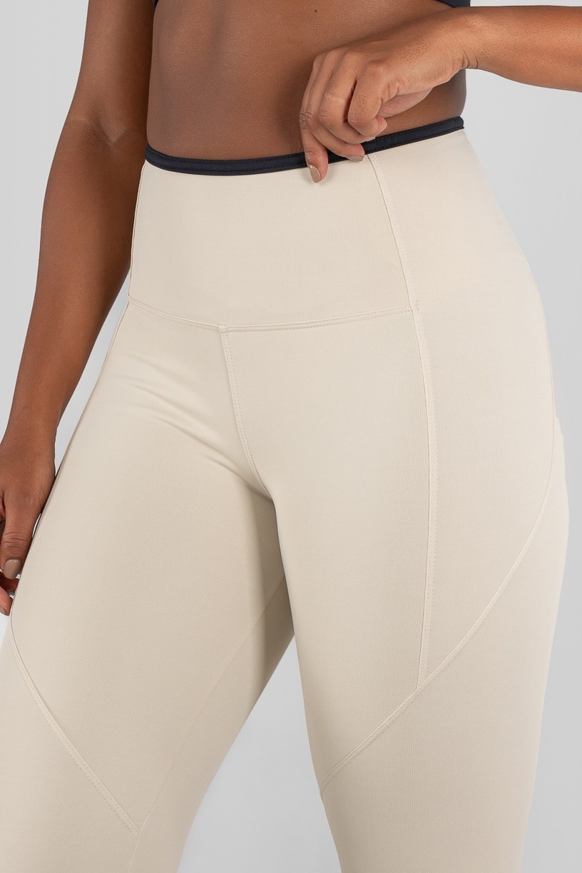 K4813-B_Calca_Legging_com_Bolso_e_Vira_Off-White__Preto__Ref:_K4813-B
