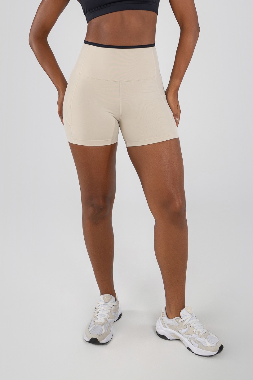 K4814-B_Short_com_Bolso_e_Vira_Off-White__Preto__Ref:_K4814-B