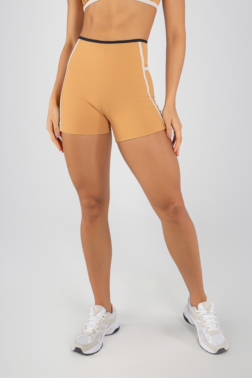 K4714-B_Short_sem_Cos_Aparente_e_Listras_Caramelo__Preto__Off-White__Ref:_K4714-B