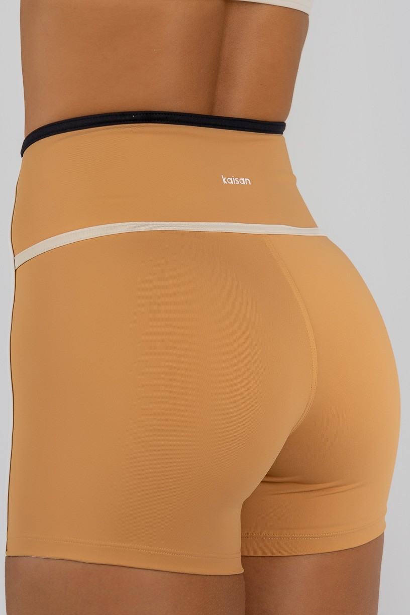 K4714-B_Short_sem_Cos_Aparente_e_Listras_Caramelo__Preto__Off-White__Ref:_K4714-B