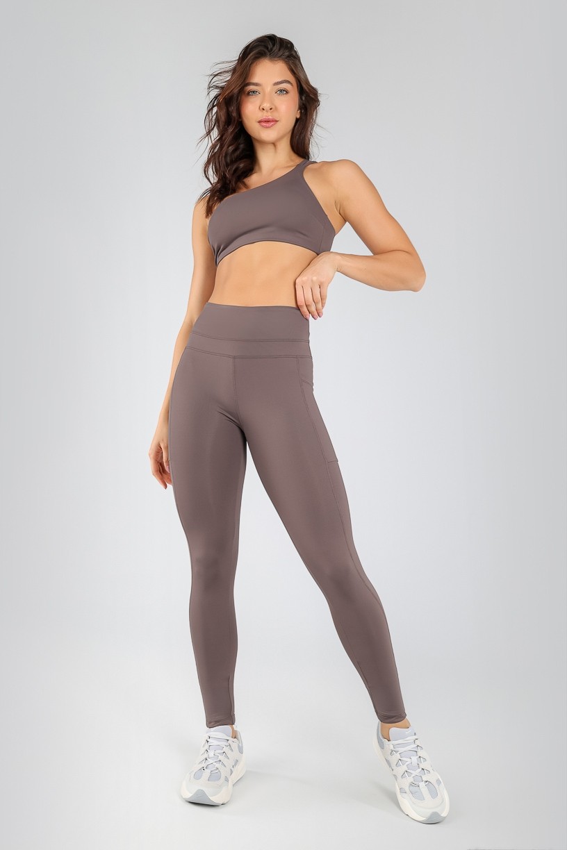 K4716-A_Calca_Legging_com_Recorte_no_Cos_e_Bolsos_nas_Laterais_Trufa__Ref:_K4716-A