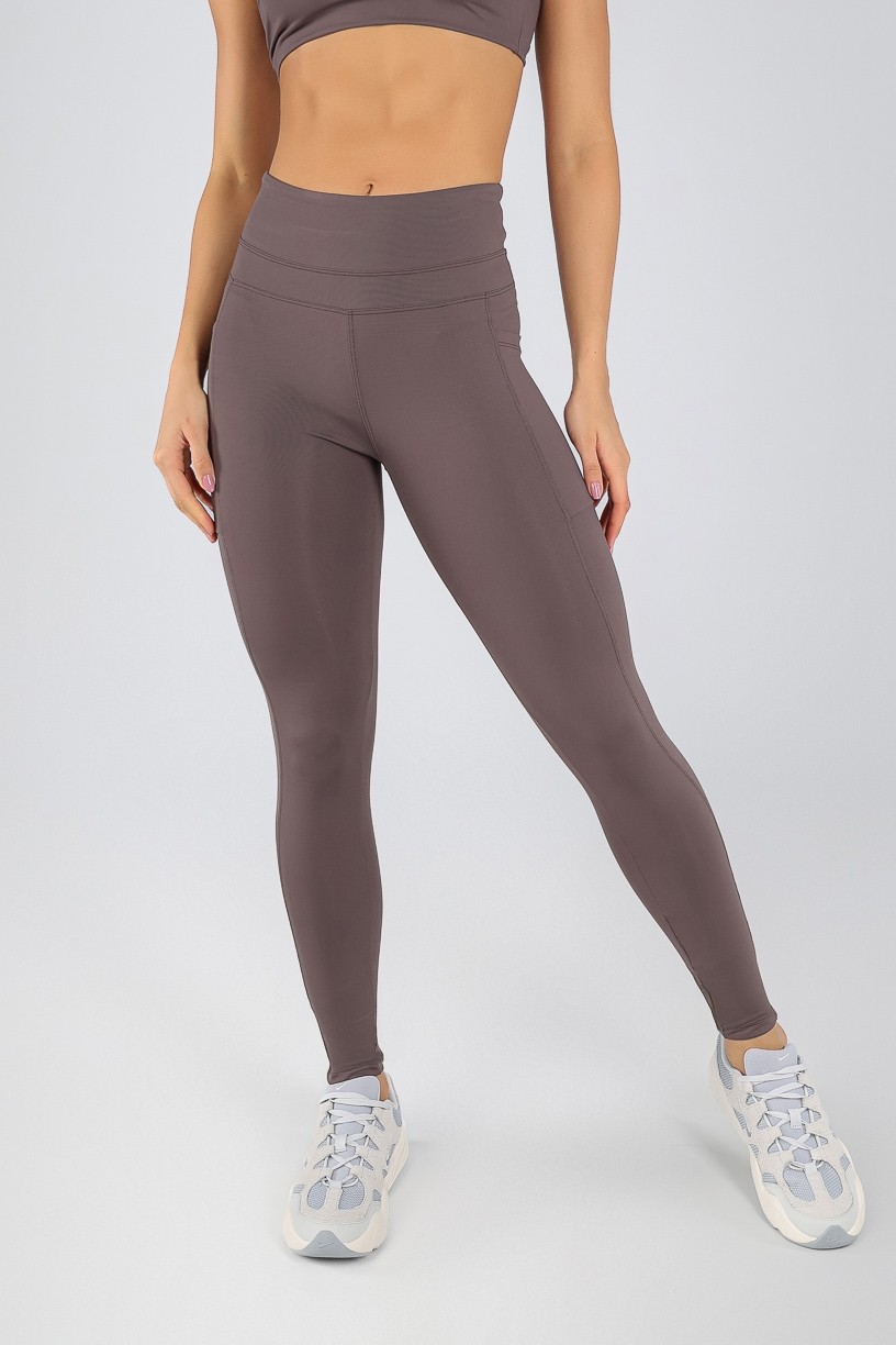 K4716-A_Calca_Legging_com_Recorte_no_Cos_e_Bolsos_nas_Laterais_Trufa__Ref:_K4716-A