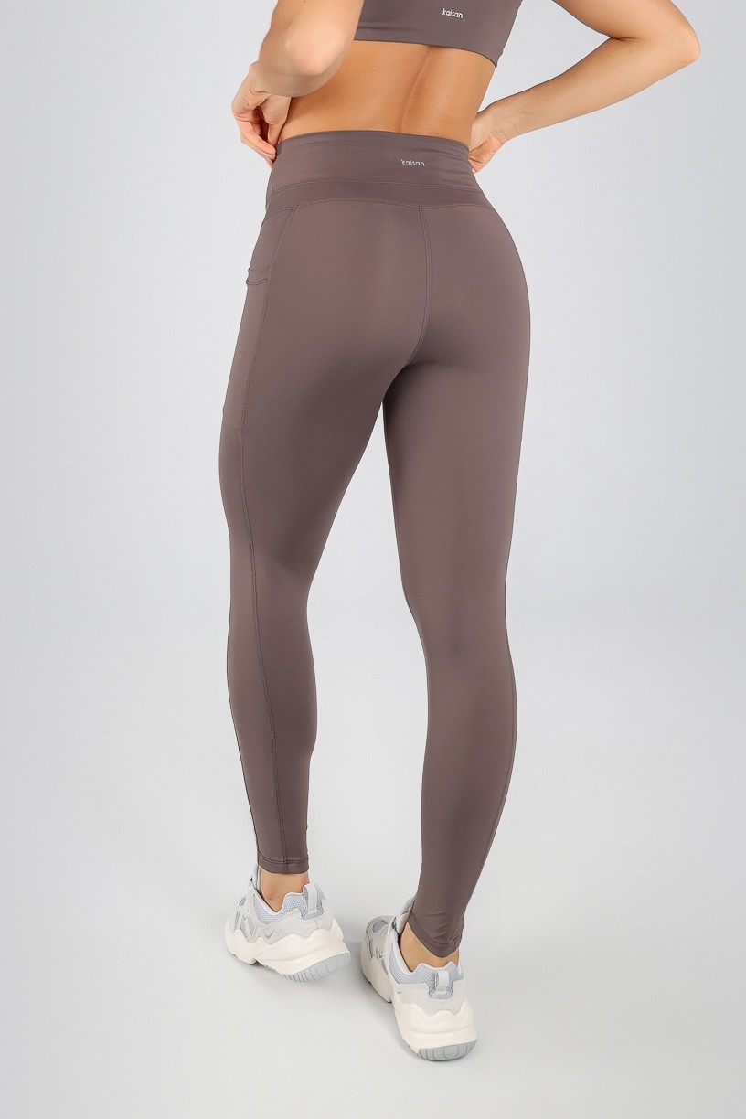 K4716-A_Calca_Legging_com_Recorte_no_Cos_e_Bolsos_nas_Laterais_Trufa__Ref:_K4716-A