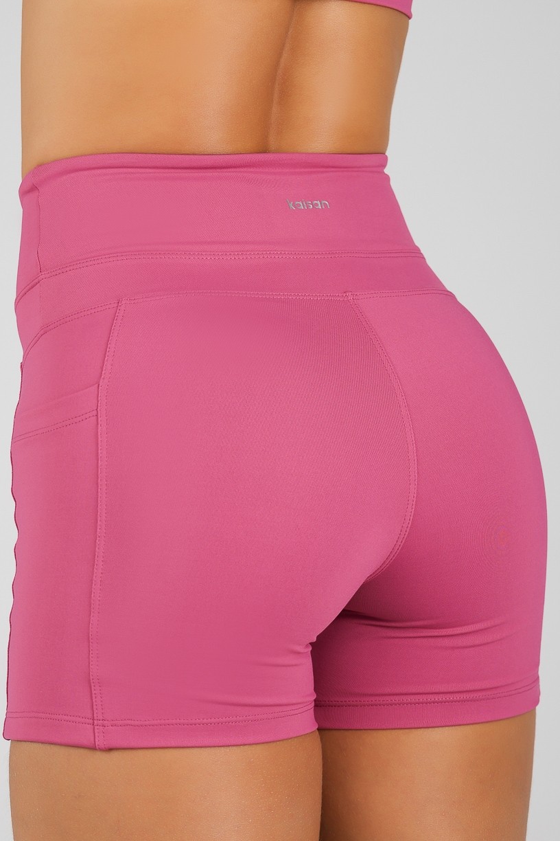K4717-B_Short_com_Recorte_no_Cos_e_Bolsos_nas_Laterais_Sorbet__Ref:_K4717-B