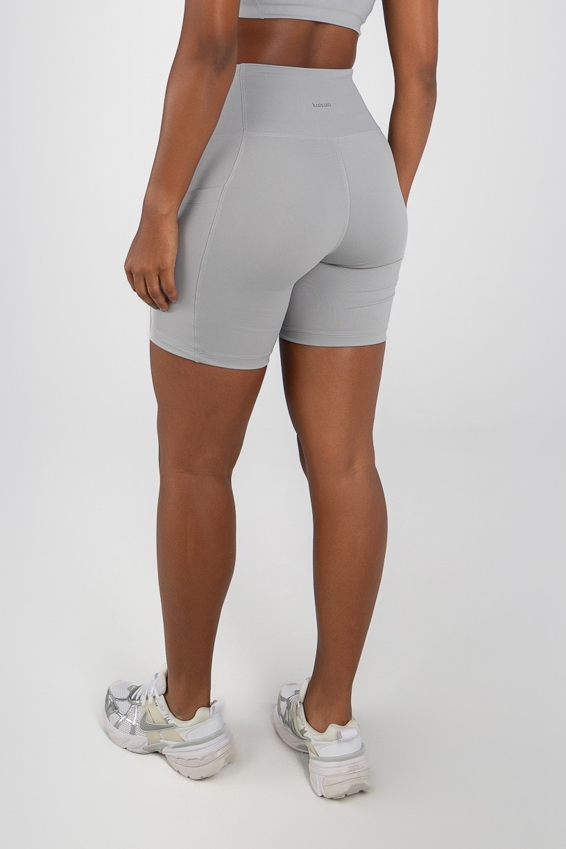K4729-A_Short_Run_com_Bolsos_Cinza__Ref:_K4729-A