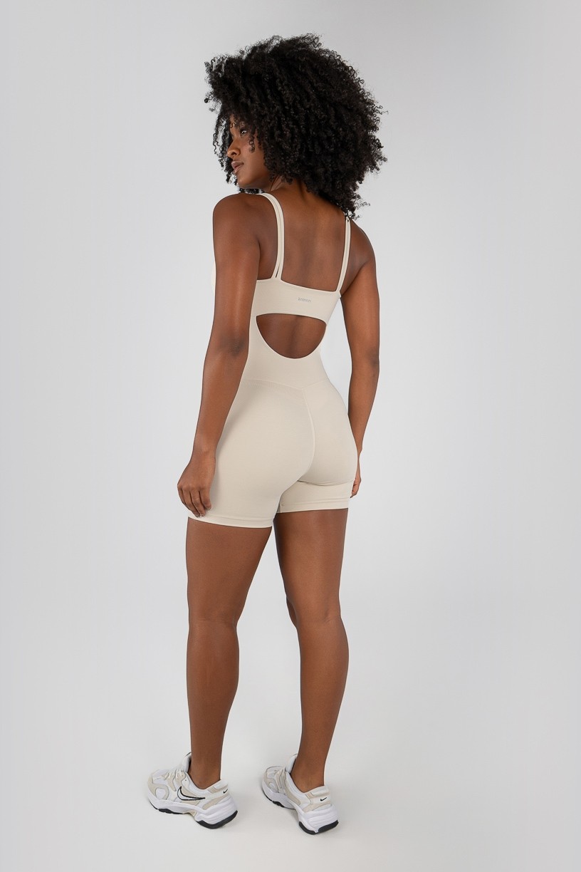 K4815-B_Macaquinho_com_Decote_Reto_Alcas_Duplas_e_Abertura_nas_Costas_Off-White__Ref:_K4815-B