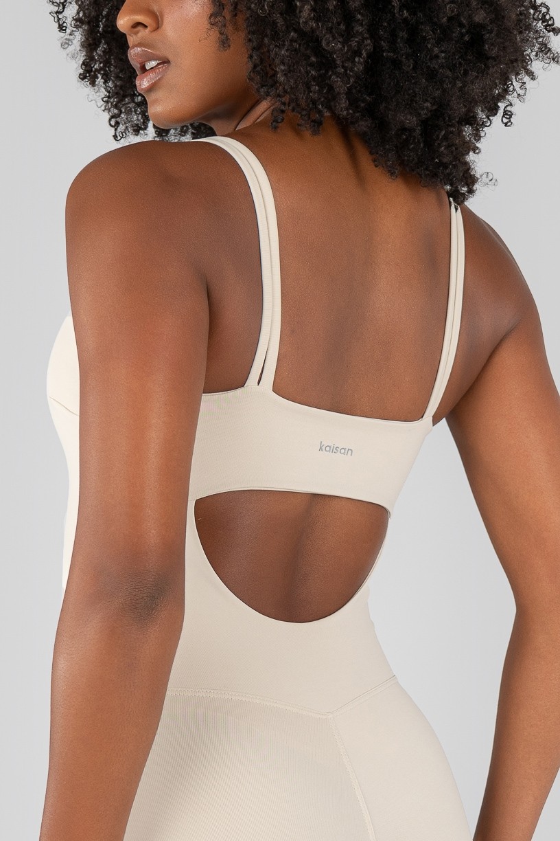 K4815-B_Macaquinho_com_Decote_Reto_Alcas_Duplas_e_Abertura_nas_Costas_Off-White__Ref:_K4815-B