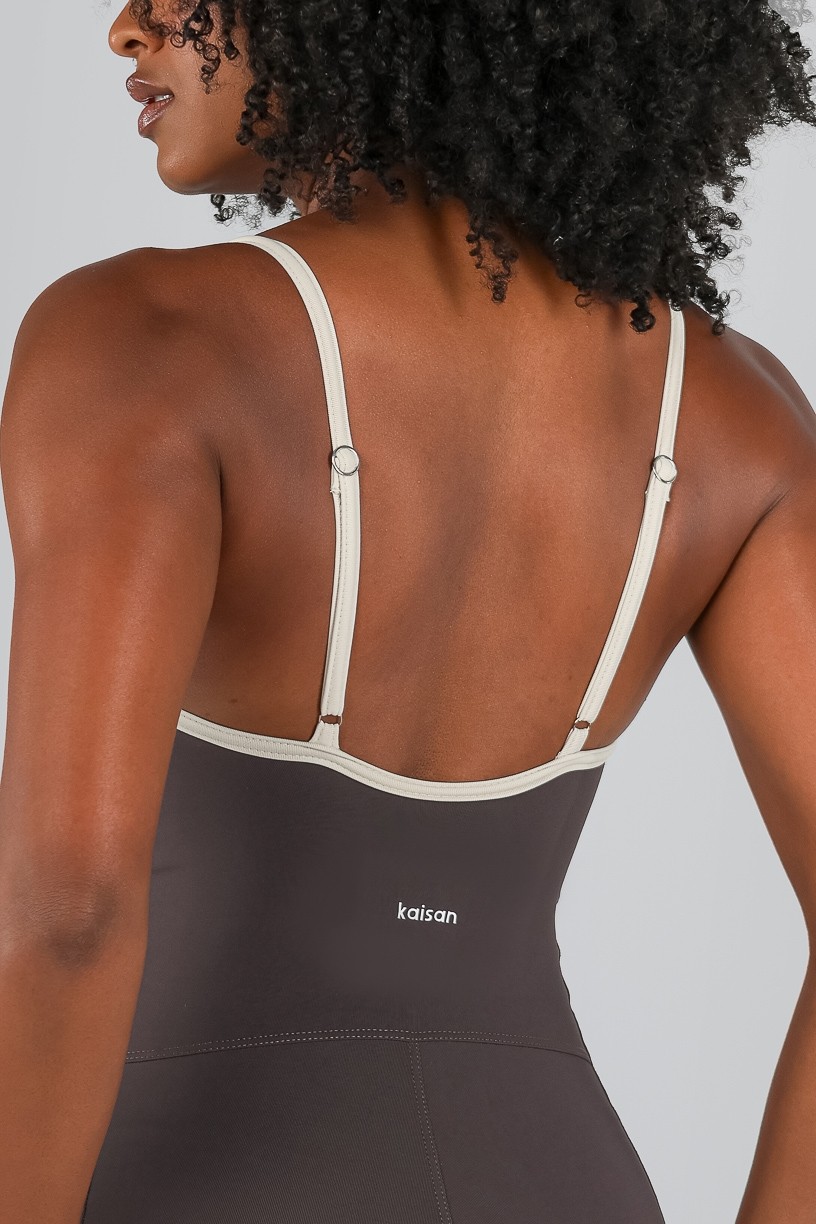K4737-A_Macaquinho_com_Alcas_Contrastantes_Trufa__Off-White__Ref:_K4737-A