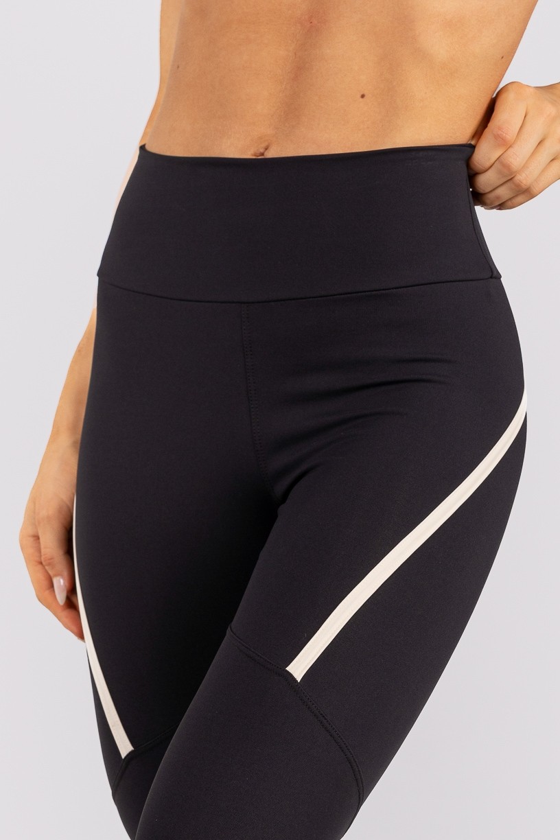 K4745-A_Calca_Legging_com_Chapado_Contrastante_Preto__Vanilla__Ref:_K4745-A