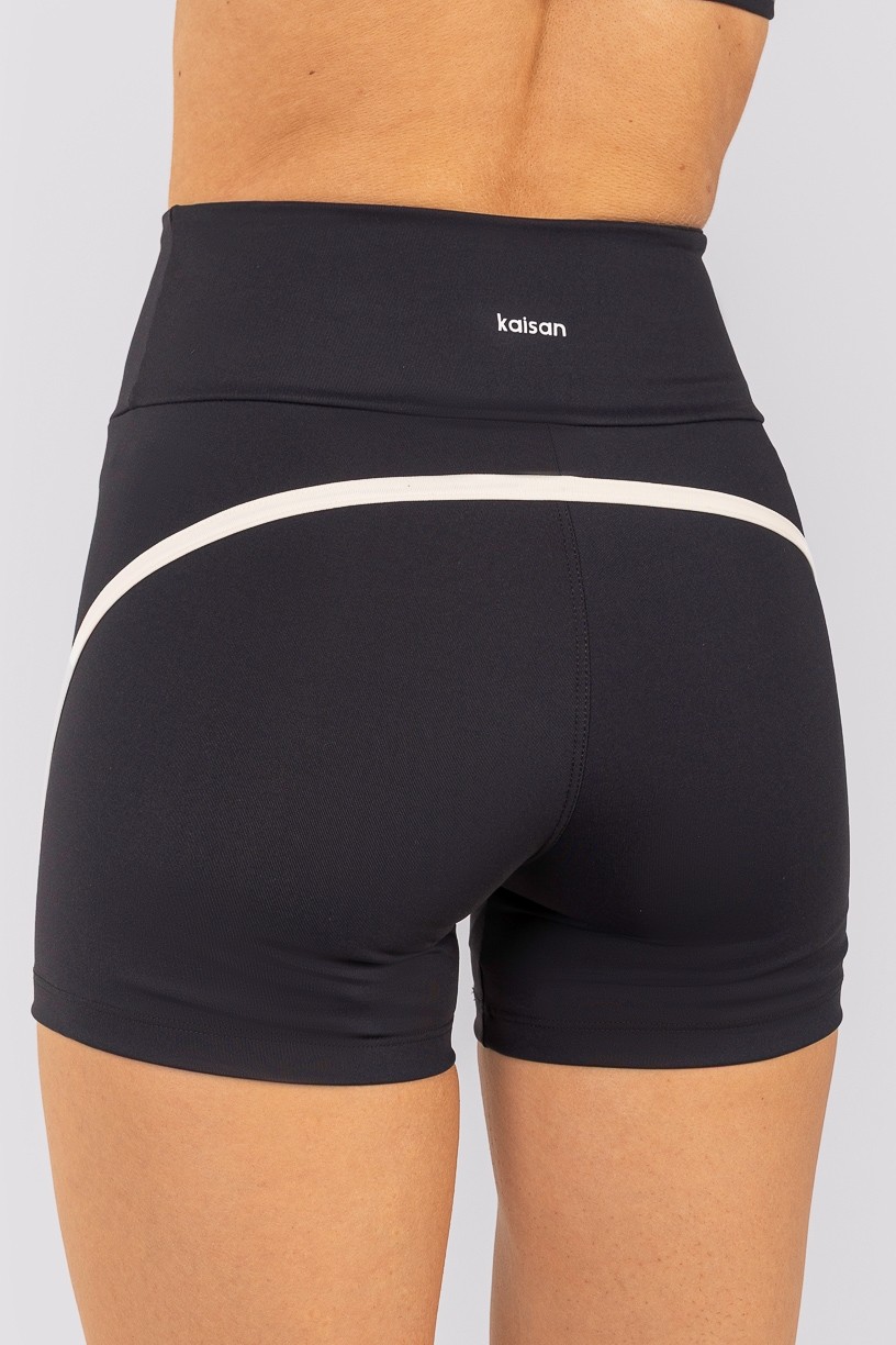 K4746-A_Short_com_Chapado_Contrastante_Preto__Vanilla__Ref:_K4746-A