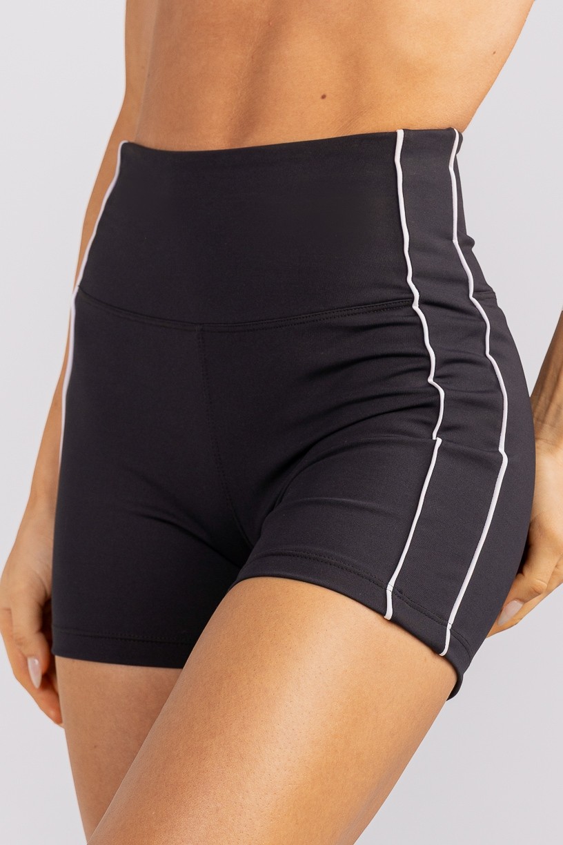 K4749-B_Short_com_Vivos_Duplos_Coloridos_Preto__Branco__Ref:_K4749-B