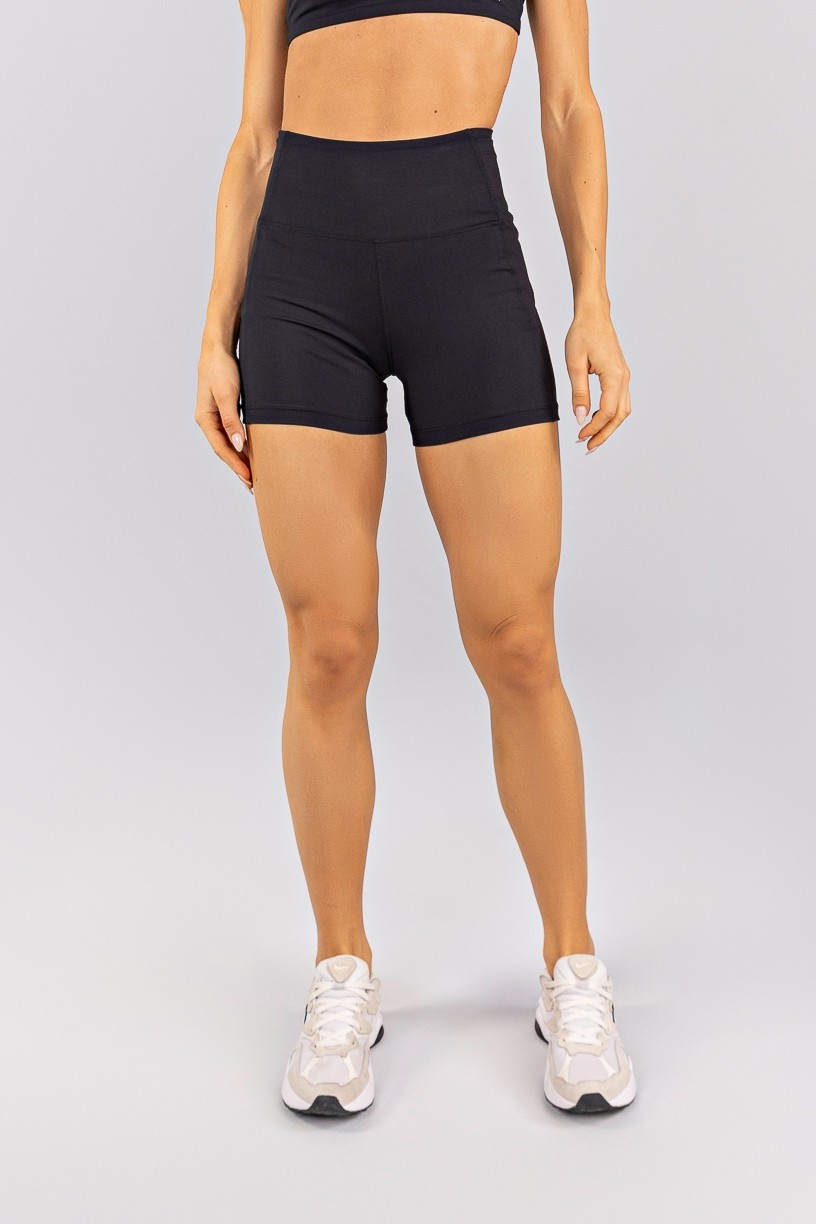 K4752-A_Short_com_Bolsos_e_Recortes_Preto__Ref:_K4752-A
