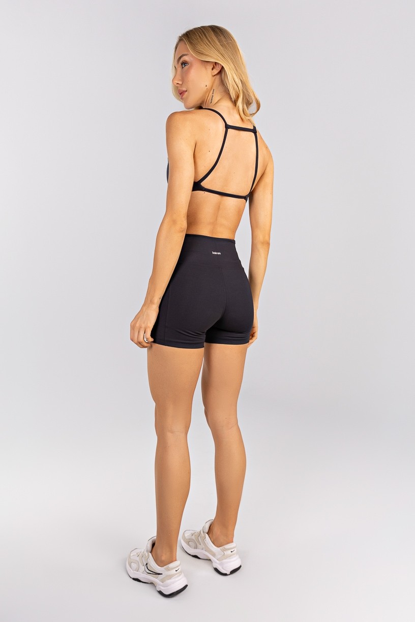K4752-A_Short_com_Bolsos_e_Recortes_Preto__Ref:_K4752-A