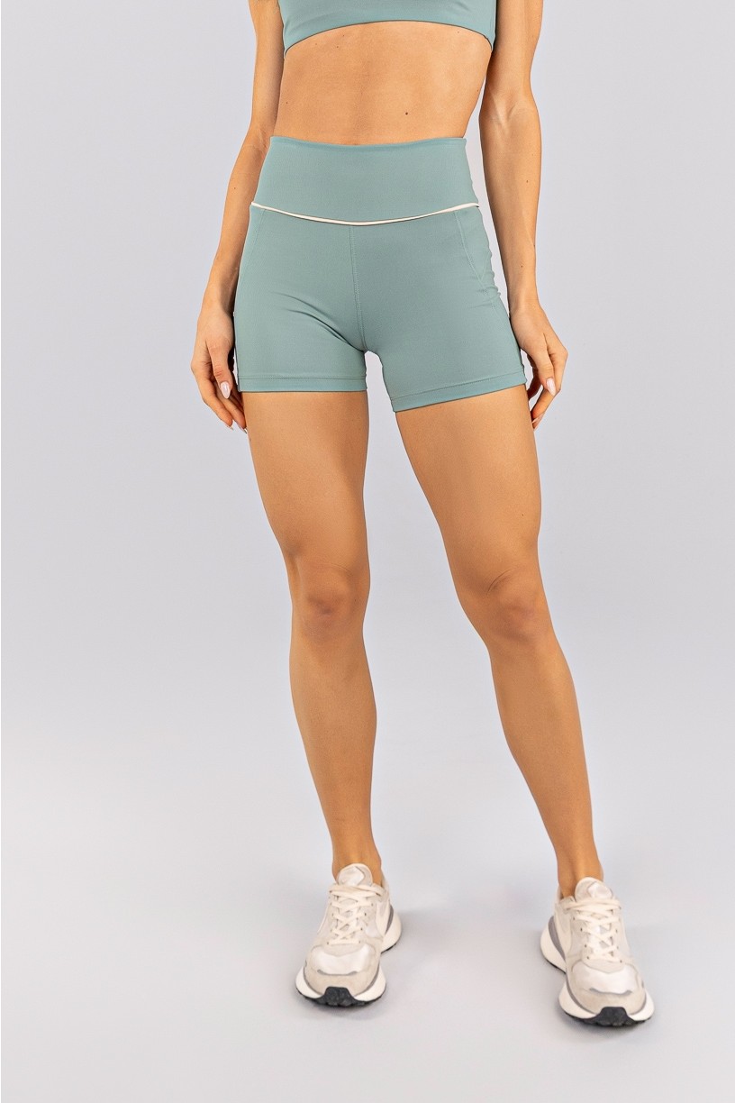 K4755-A_Short_com_Recortes_e_Vivo_no_Cos_Citrus__Off-White__Ref:_K4755-A