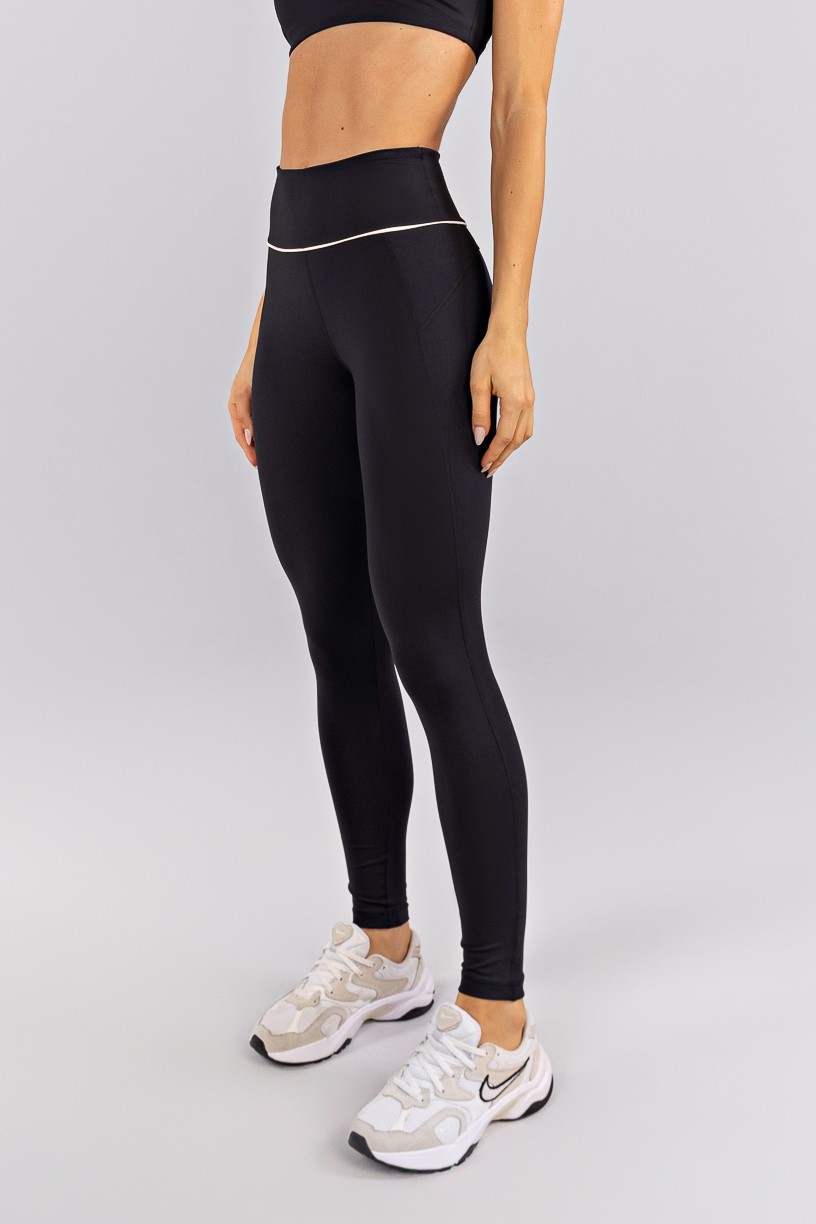 K4754-C_Calca_Legging_com_Recortes_e_Vivo_no_Cos_Preto__Vanilla__Ref:_K4754-C