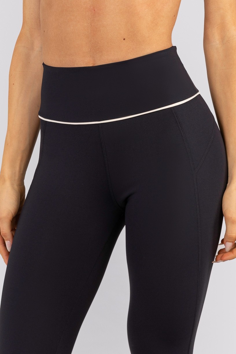 K4754-C_Calca_Legging_com_Recortes_e_Vivo_no_Cos_Preto__Vanilla__Ref:_K4754-C