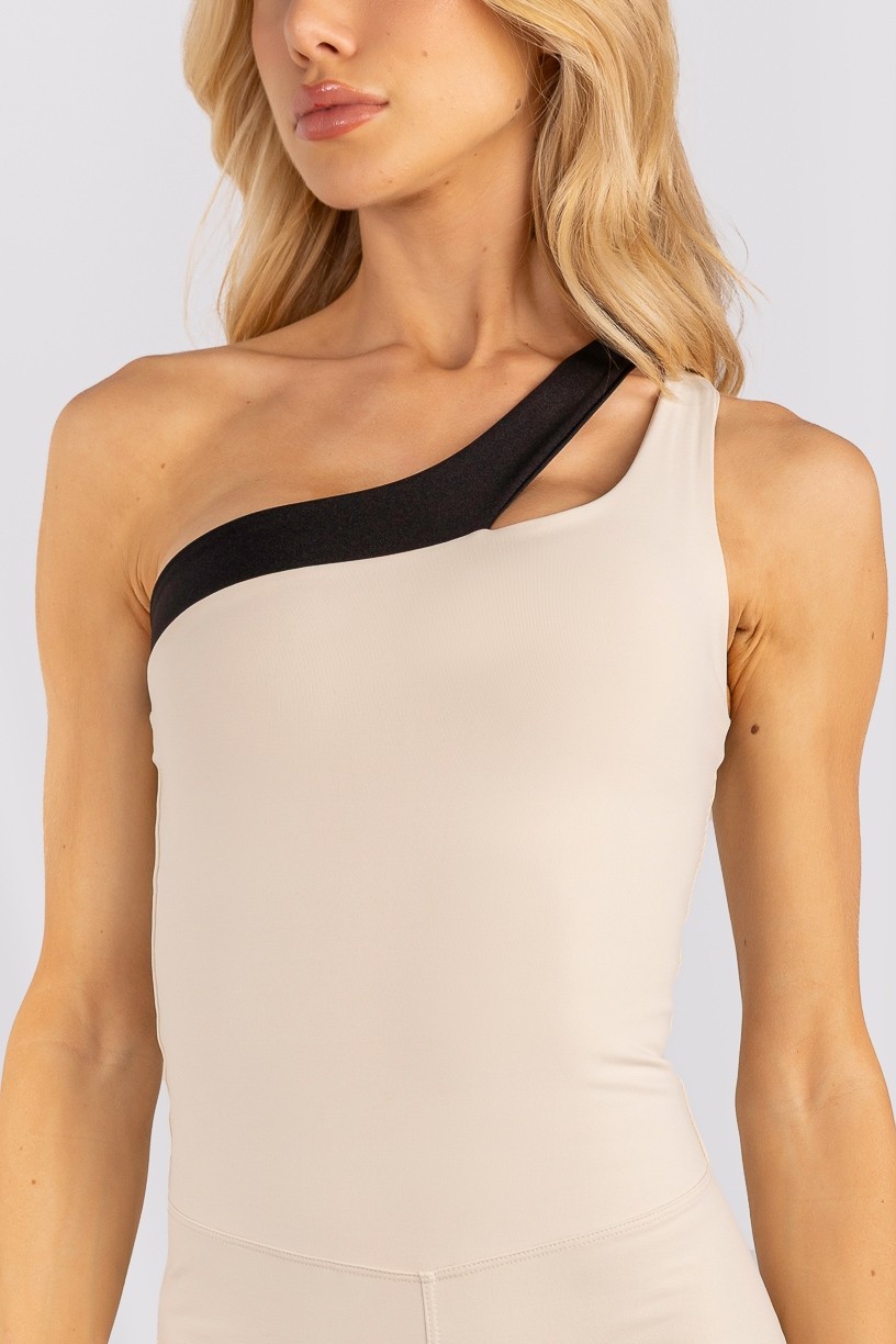 K4772-B_Macaquinho_Assimetrico_com_Abertura_no_Ombro_Off-White__Preto__Ref:_K4772-B