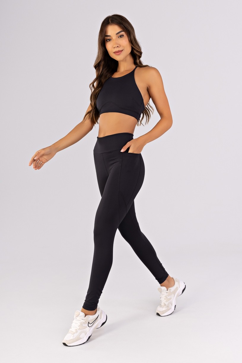 K4782-A_Calca_Legging_com_Bolsos_e_Recortes_Preto__Ref:_K4782-A