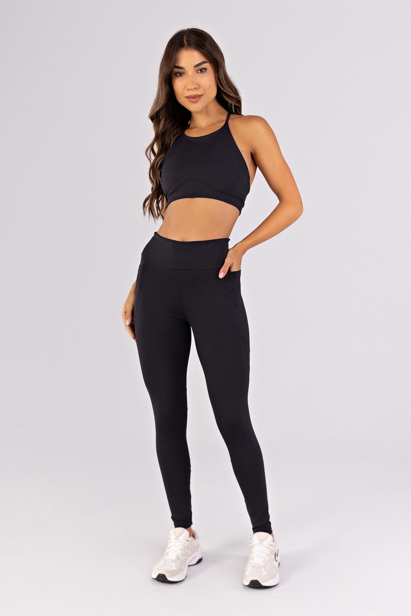 K4782-A_Calca_Legging_com_Bolsos_e_Recortes_Preto__Ref:_K4782-A